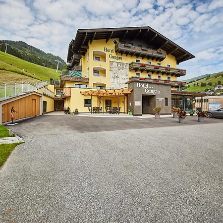 Gungau Hotel 3*